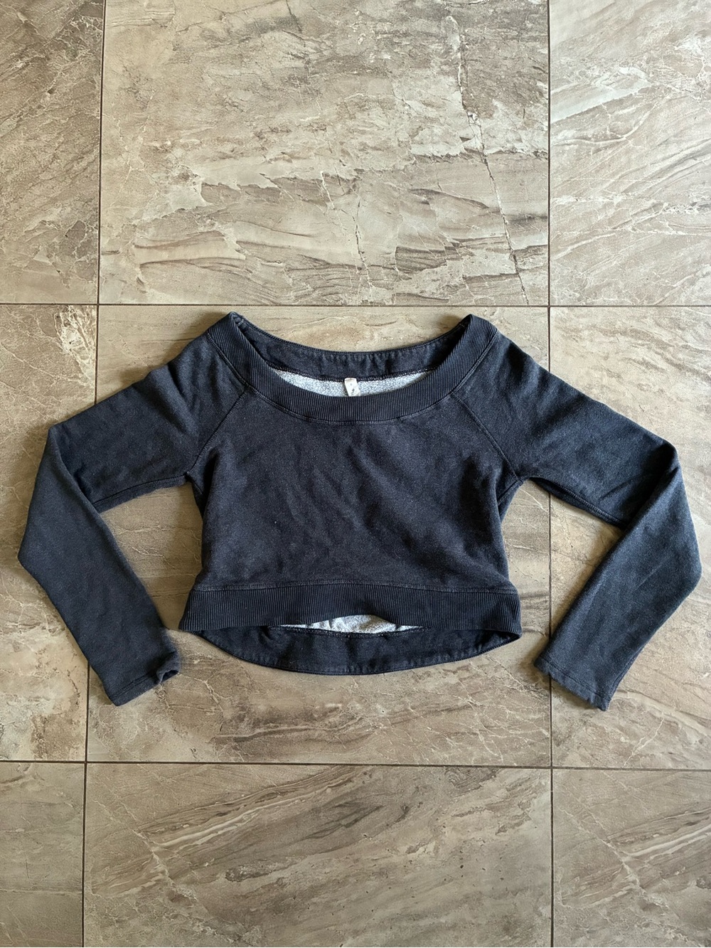 Cropped Long Sleeve Scoop Neck Top